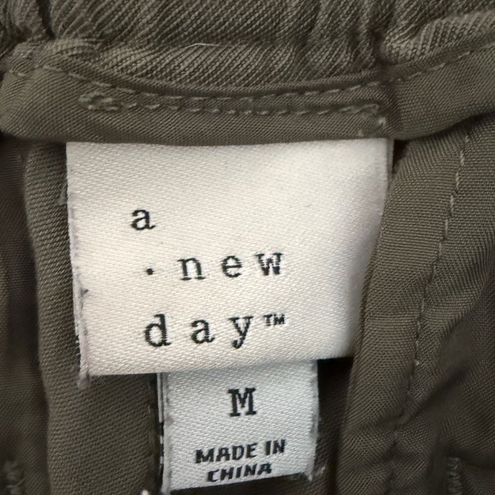 New Day Olive Green Elastic Waist Tapered Jogger Pants Medium - Picture 8 of 12